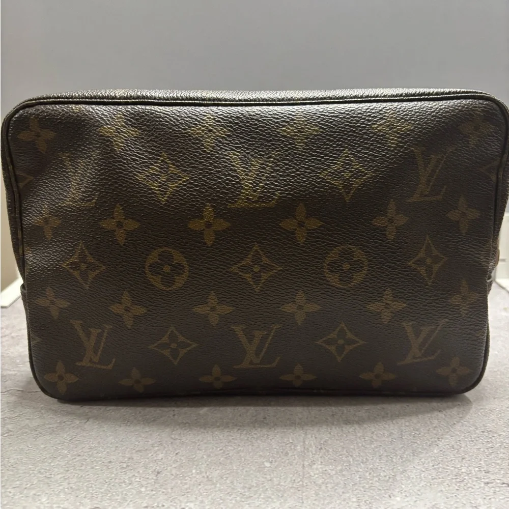 Louis Vuitton Monogram VINTAGE Trousse 23